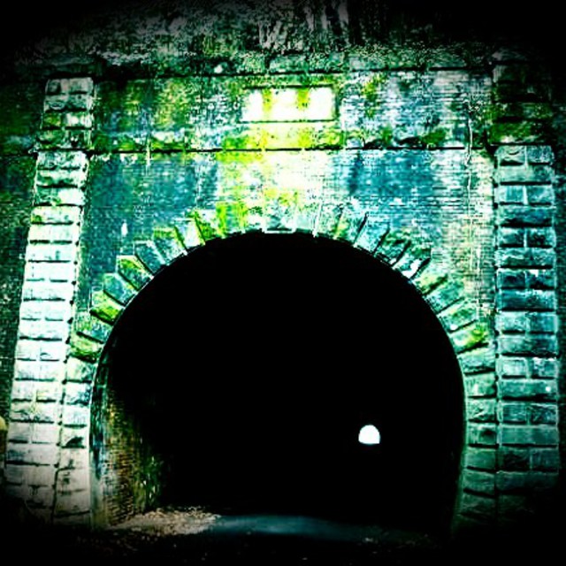 旧道のトンネル