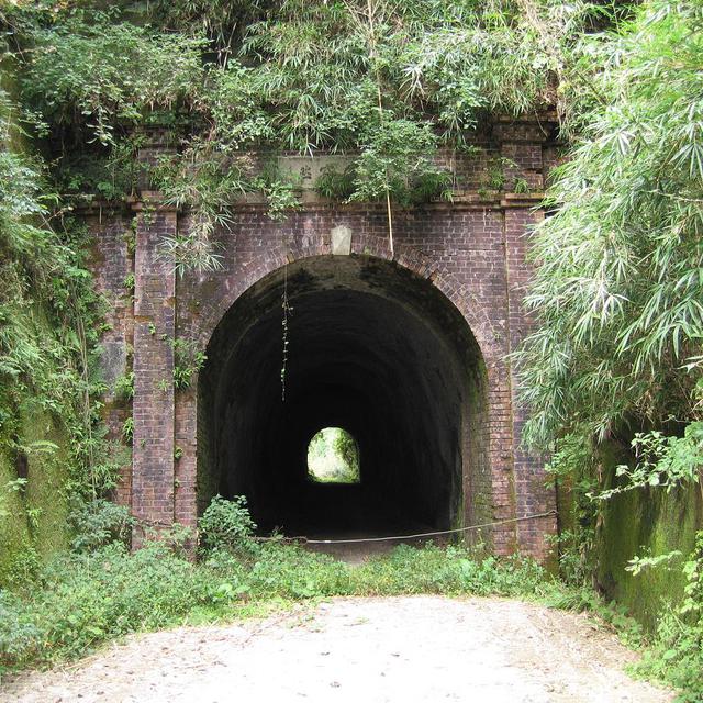 トンネル先の火葬場
