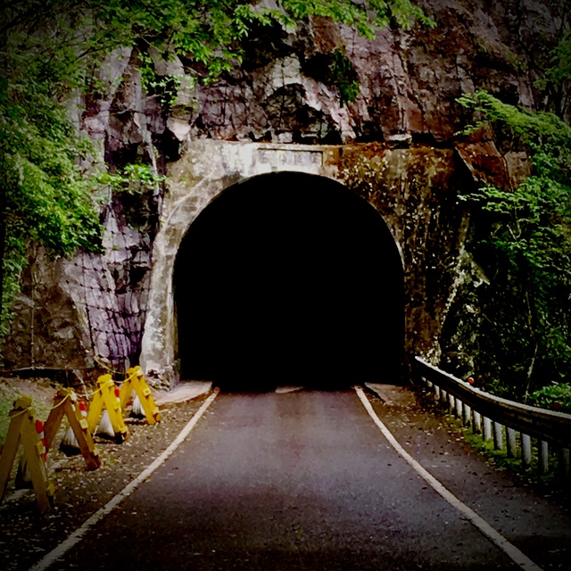 トンネル(著作権フリー)