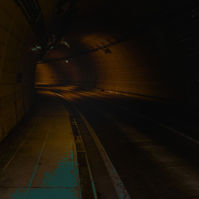 トンネルの影